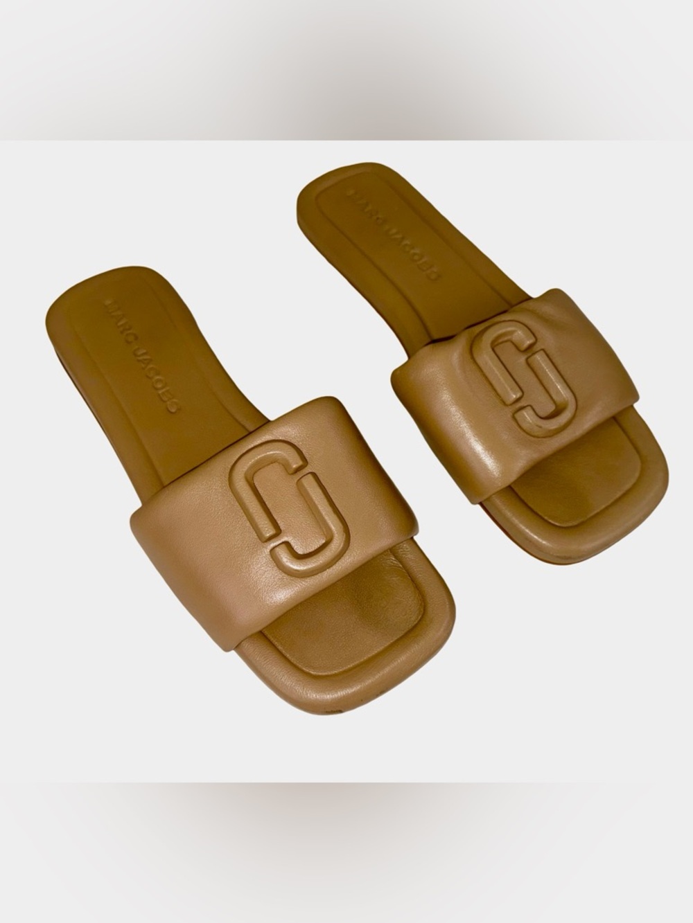 MARC JACOBS “THE J MARC” LEATHER SANDALS IN CAMEL NAPPS LEATHER